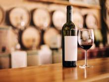 Gardez votre vin à la température idéale avec nos caves à vin et caves de vieillissement chez Dépôt Électroménager